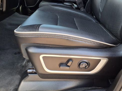 Used 2021 RAM 1500 Laramie AWD/4WD image 11