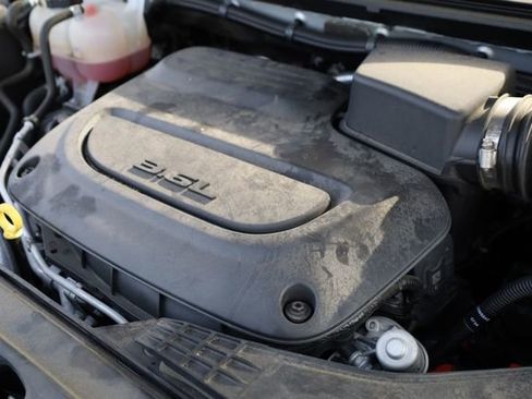 Used 2024 Chrysler Pacifica Limited image 9