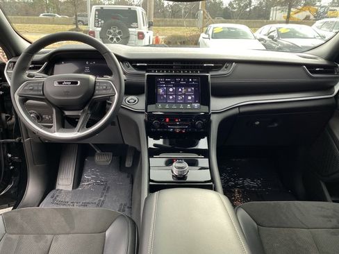 Used 2023 Jeep Grand Cherokee Altitude image 29