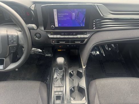 Used 2025 Toyota Camry LE FWD image 12