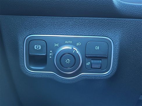 Certified 2025 Mercedes-Benz GLB 35 AMG 4MATIC image 28