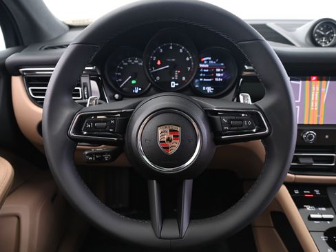 Used 2025 Porsche Macan image 44
