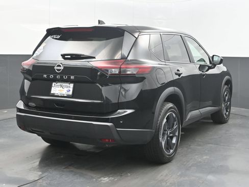 Used 2025 Nissan Rogue SV FWD image 4