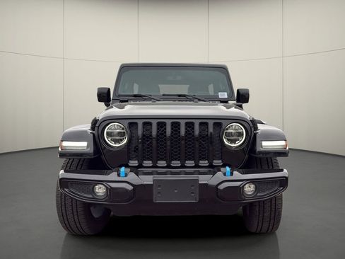 Used 2021 Jeep Wrangler Unlimited Sahara image 2