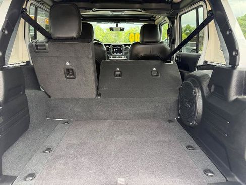 Used 2023 Jeep Wrangler Unlimited Sahara AWD/4WD image 14