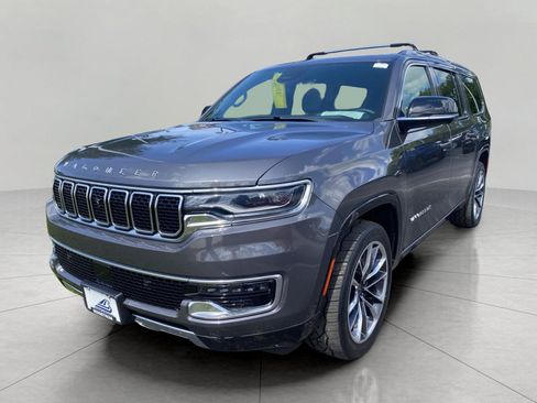 Used 2023 Jeep Wagoneer L Series III w/ Premium Group I AWD/4WD image 8