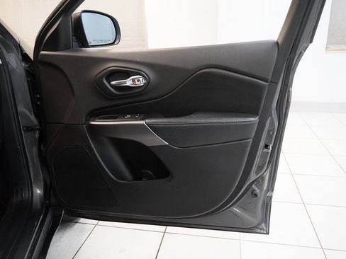 Used 2019 Jeep Cherokee Latitude Plus image 26