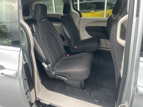 Used 2024 Chrysler Voyager LX FWD image 11