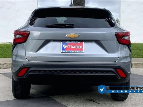 New 2026 Chevrolet Trax LS w/ LS Convenience Package FWD image 5