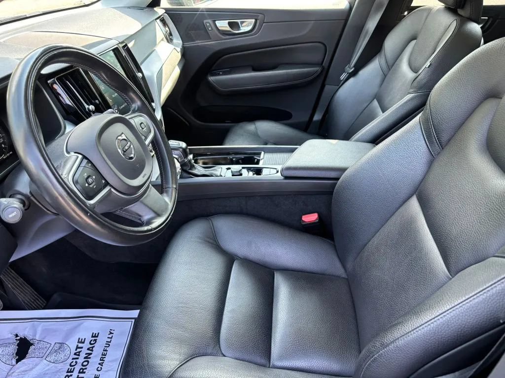 Used 2020 Volvo XC60 T5 Momentum w/ Protection Package Premier AWD/4WD image 12