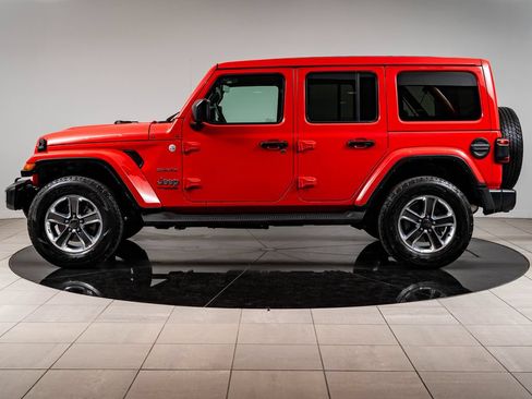 Used 2022 Jeep Wrangler Unlimited Sahara w/ LED Lighting Group AWD/4WD image 5