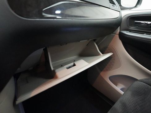 Used 2013 Dodge Grand Caravan American Value Package image 28