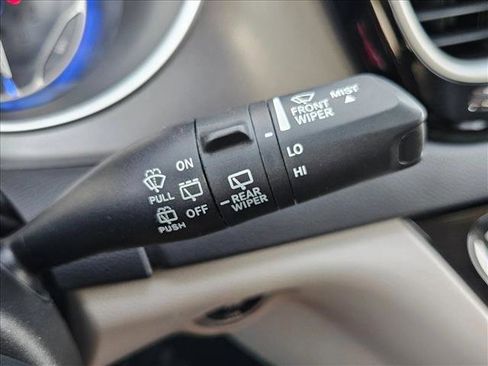 Used 2023 Chrysler Pacifica Touring-L FWD image 15