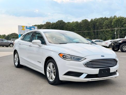 Used 2018 Ford Fusion SE w/ Equipment Group 602A FWD image 5