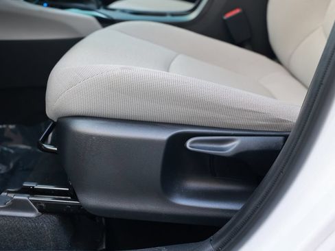 Used 2025 Toyota Corolla Cross L FWD image 20