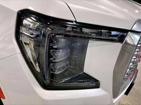 Used 2023 GMC Yukon Denali AWD/4WD image 34