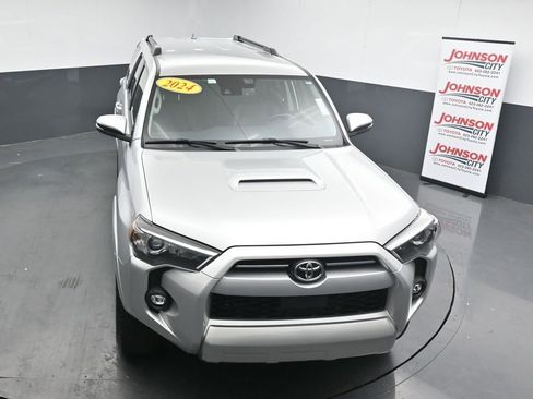 Used 2024 Toyota 4Runner TRD Off-Road Premium AWD/4WD image 25