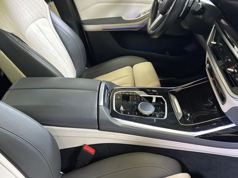 Used 2023 BMW X7 xDrive40i w/ M Sport Package AWD/4WD image 22