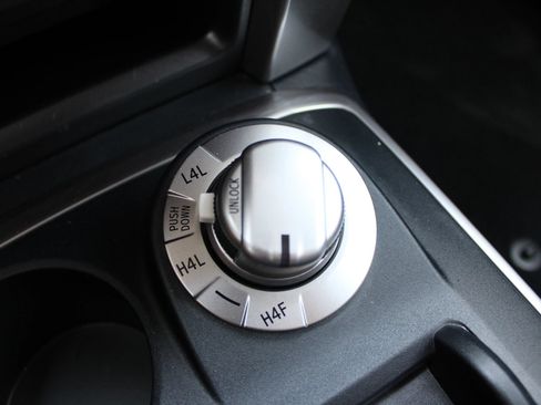 Used 2018 Toyota 4Runner Limited AWD/4WD image 18