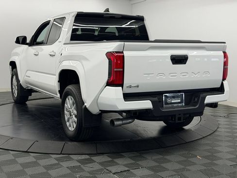 Used 2026 Toyota Tacoma SR5 AWD/4WD image 12