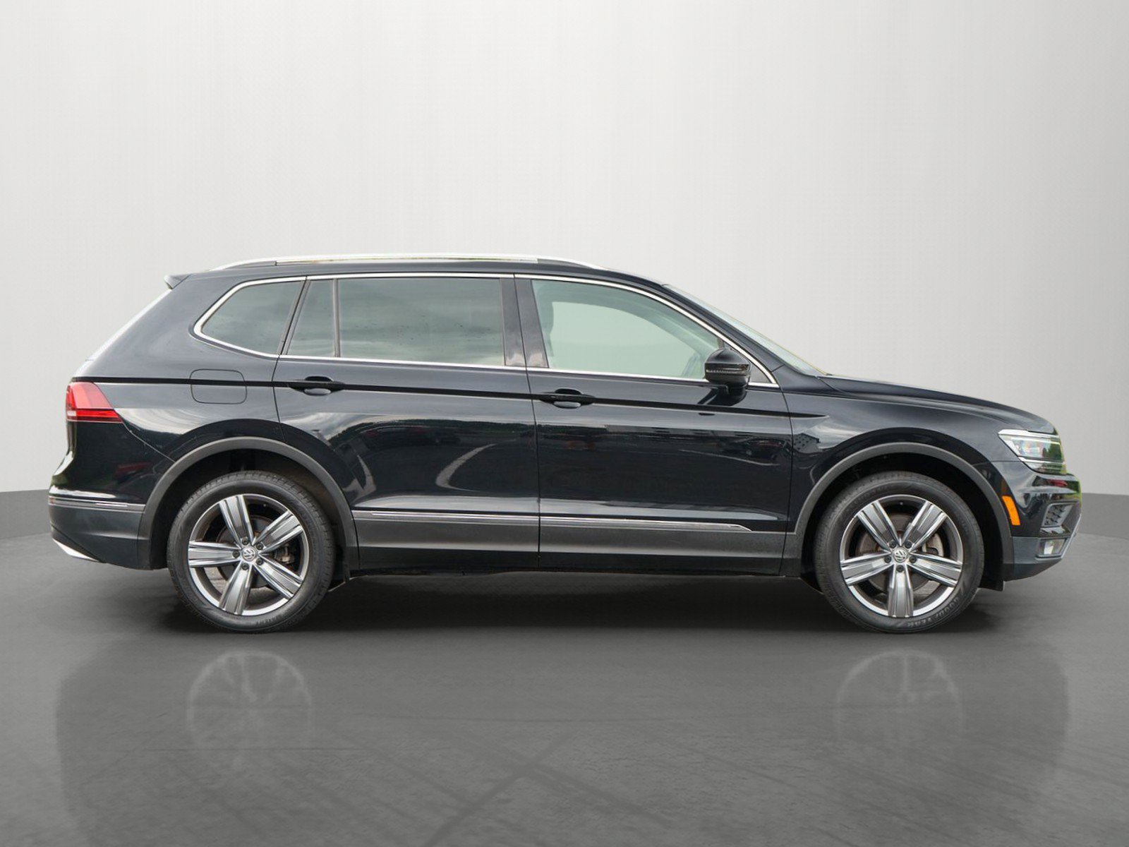 Used 2019 Volkswagen Tiguan SEL Premium w/ 3rd Row Seat Package AWD/4WD image 8
