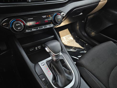 Used 2019 Kia Forte LXS FWD image 30
