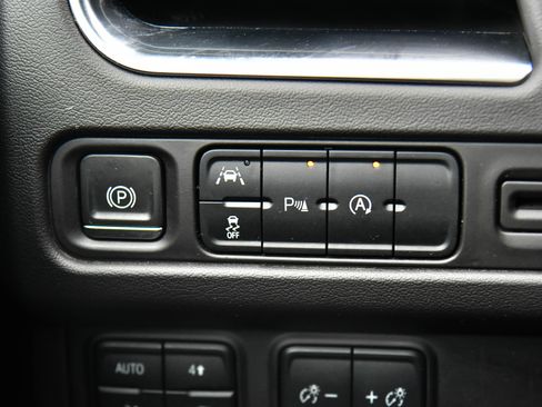 Used 2024 Chevrolet Tahoe LT image 33