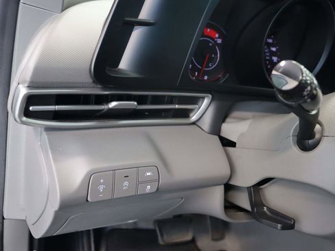 Used 2022 Hyundai Elantra SE image 13