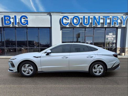 Used 2025 Hyundai Sonata SE image 2