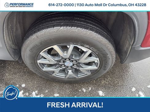 Used 2023 GMC Acadia SLT image 11