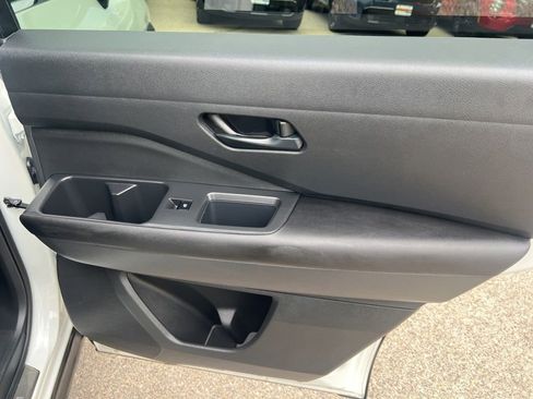 Certified 2024 Nissan Pathfinder SV w/ SV Premium Package AWD/4WD image 18