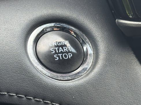 Used 2022 Toyota Highlander XLE FWD image 15