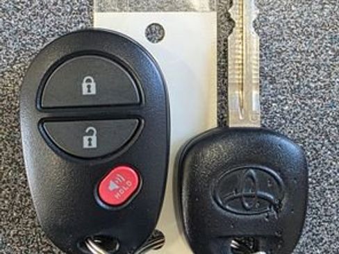 Used 2017 Toyota Tundra SR5 w/ SR5 Upgrade Package image 29