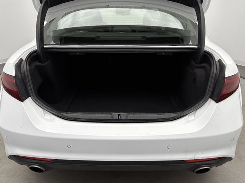 Used 2021 Alfa Romeo Giulia Sprint w/ Sun & Sound Package image 32