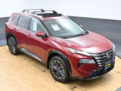 Used 2025 Nissan Rogue Platinum image 46