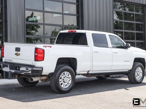 Used 2019 Chevrolet Silverado 2500 LT AWD/4WD image 11