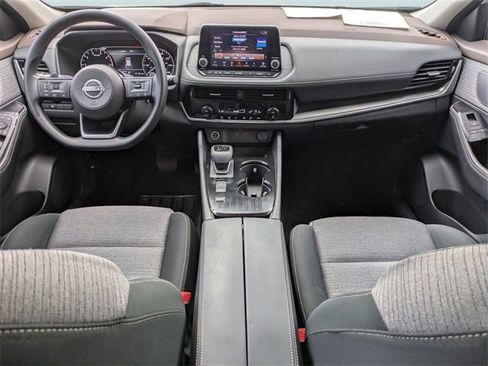 Used 2022 Nissan Rogue SV image 16