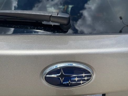 Used 2019 Subaru Outback 2.5i Limited w/ Popular Package #2 AWD/4WD image 4