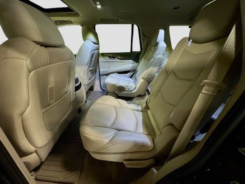 Used 2020 Cadillac Escalade Luxury image 30