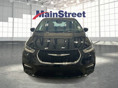 Used 2024 Chrysler Pacifica Touring-L AWD/4WD image 8
