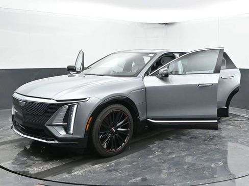 New 2025 Cadillac Lyriq Luxury w/ LPO, Red Accent Package image 44