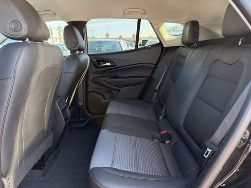 Used 2025 Chevrolet Trax LT image 23