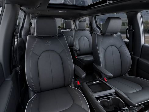 New 2026 Chrysler Pacifica Limited w/ Uconnect Theater Family Group image 17