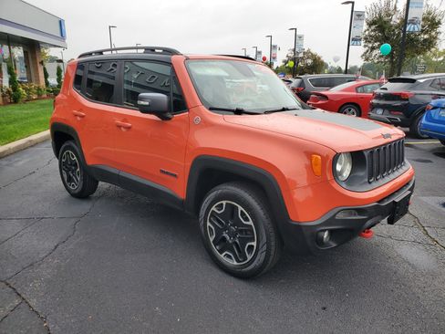 Used 2016 Jeep Renegade Trailhawk w/ Premium Trailhawk Package image 4