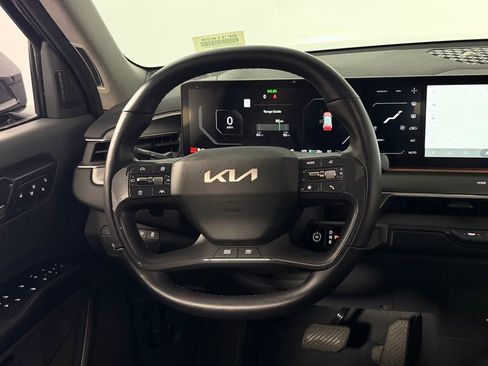 Used 2024 Kia EV9 Land image 15