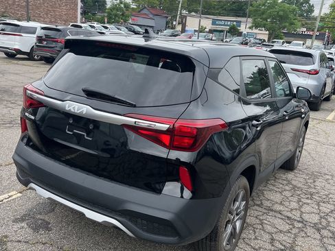 Used 2023 Kia Seltos LX AWD/4WD image 11