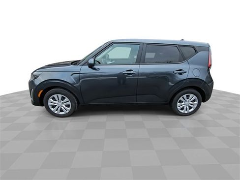 Used 2023 Kia Soul LX image 5