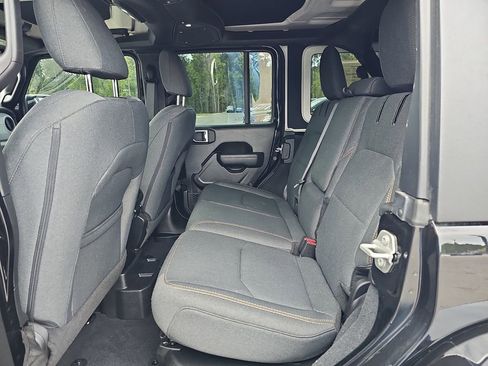 Used 2024 Jeep Wrangler Unlimited w/ Convenience Group AWD/4WD image 19
