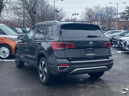 Certified 2023 Volkswagen Taos SE w/ Panoramic Sunroof Package image 5