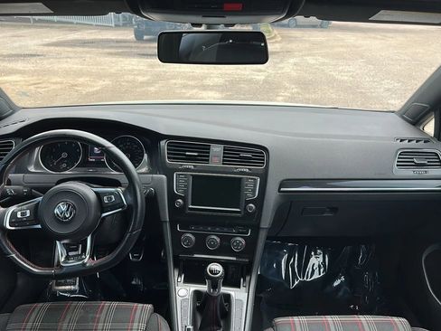 Used 2017 Volkswagen GTI SE FWD image 26